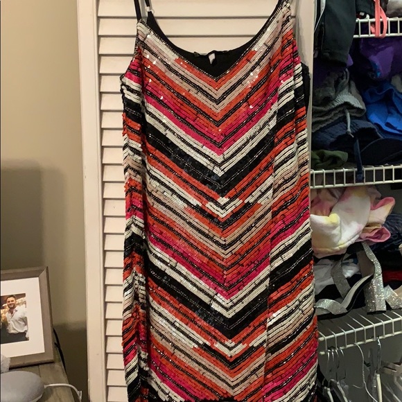 Karina Grimaldi Sequin Dress - Picture 4 of 6